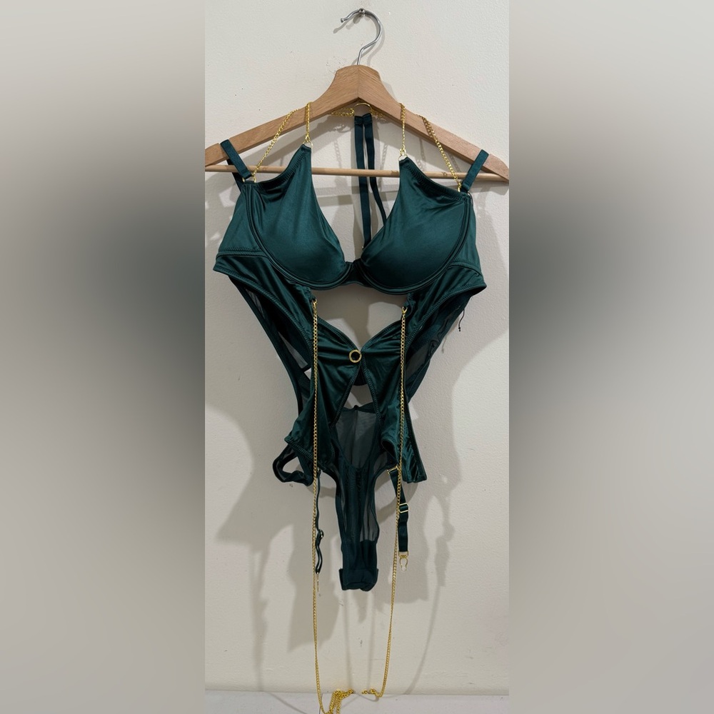 Frederick's of Hollywood Emerald Green Chain-Accent Teddy - Picture 4 of 7